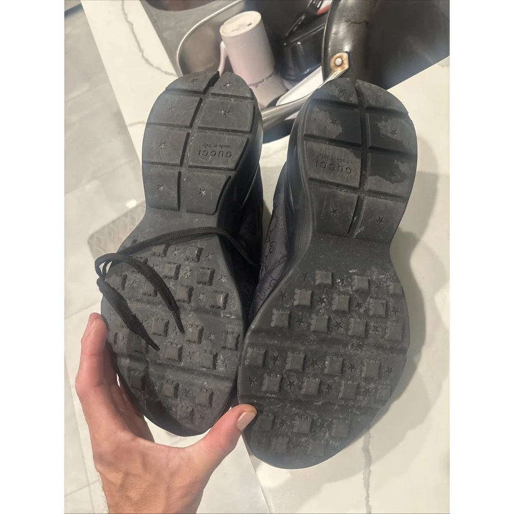 Gucci right shoe